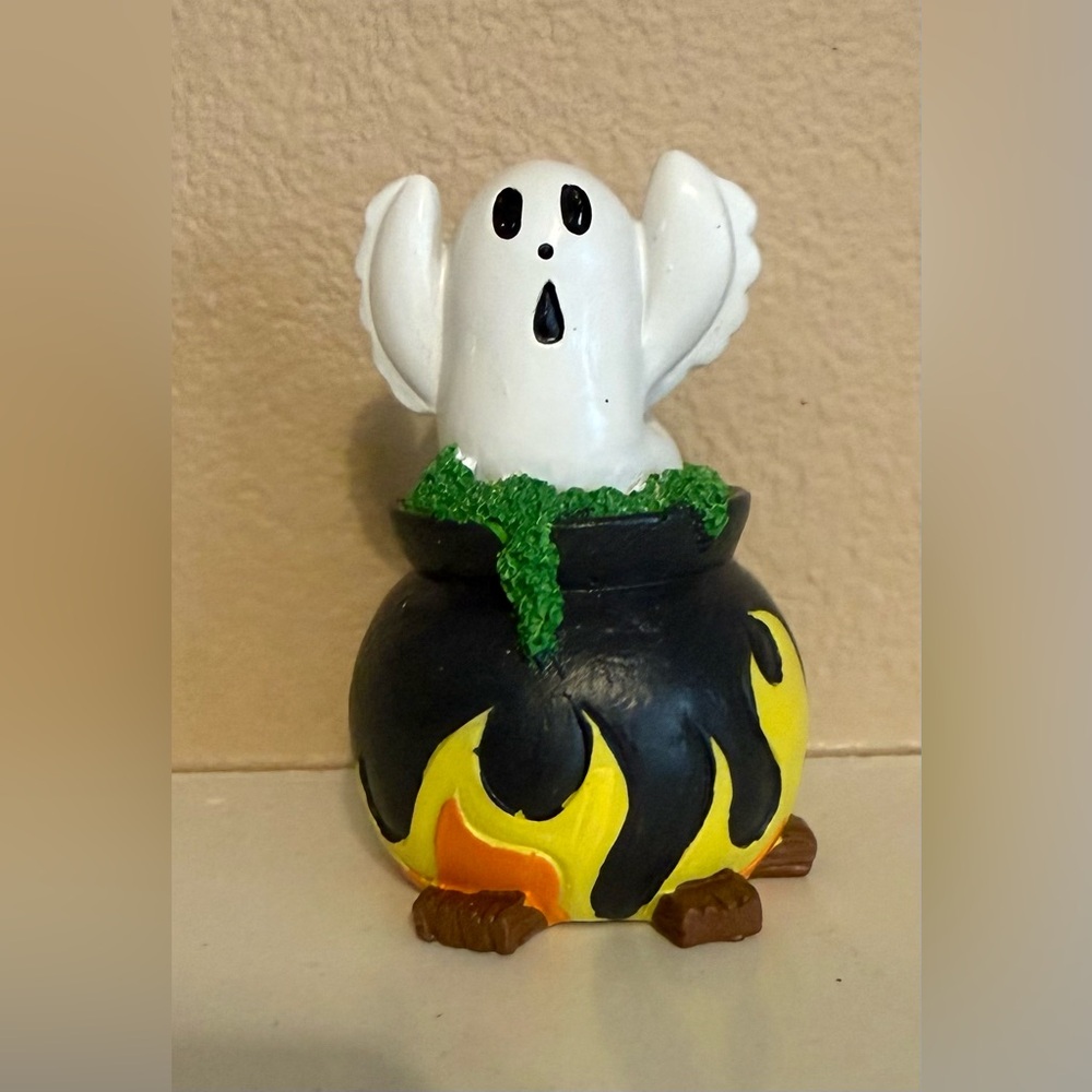 Halloween Mini Ghost Cauldron Tabletop Decor